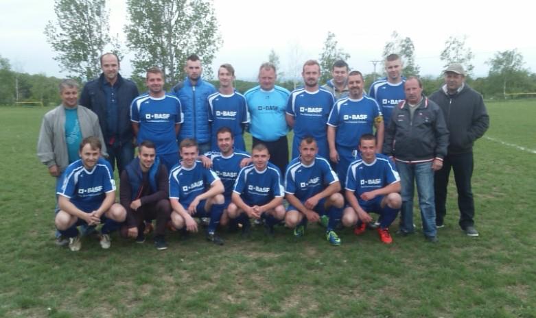 Fotogaléria Sponzorský dar - nové dresy pre našich futbalistov 5/2016 (2) Sponzorský dar - nové dresy pre našich futbalistov 5/2016